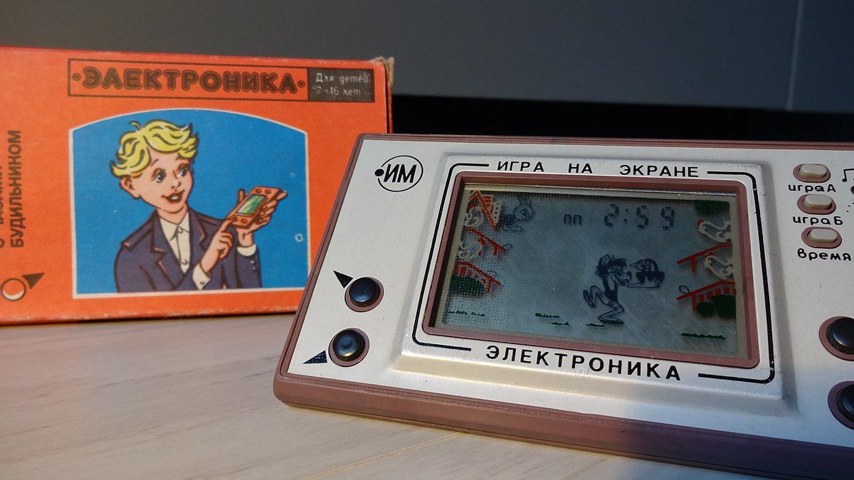 我们的社会主义玩具：俄罗斯方块、Téčka、Tatrovka、猴子、狼和蛋数字游戏、幻灯机